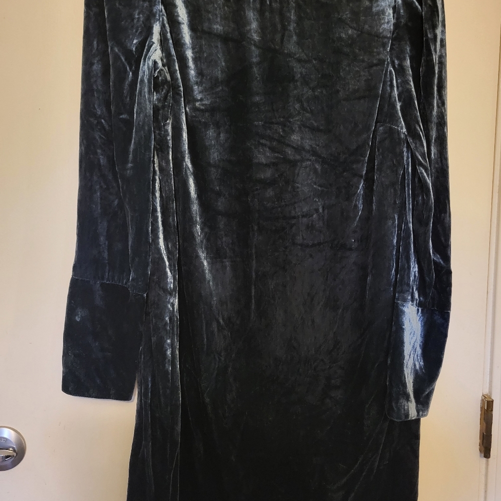 Charles Henry Blue crushed velvet long sleeve dress with pearl accent sleeves. S